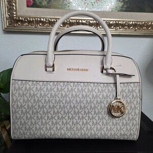 Woman handbag